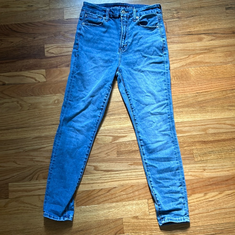 AMERICAN EAGLE JEANS